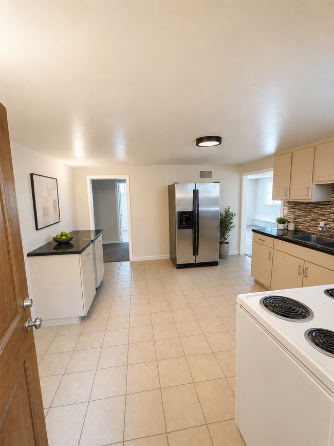 Building Photo - 255 Chimes View Dr
