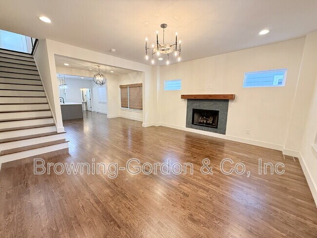 Foto del edificio - 2160B Whitney Ave