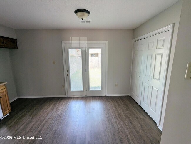 Foto del edificio - 3426 Laurelwood Dr
