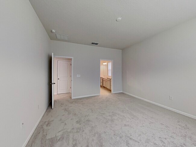 Building Photo - 221 Siesta Vista Ct