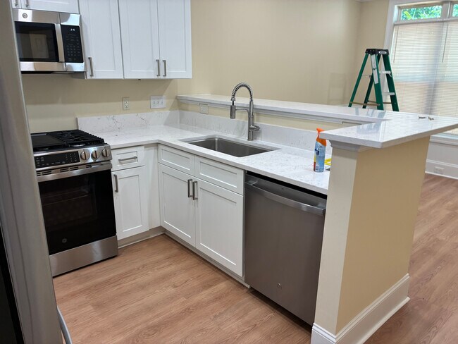 Foto del edificio - Room in Townhome on Windermere Dr