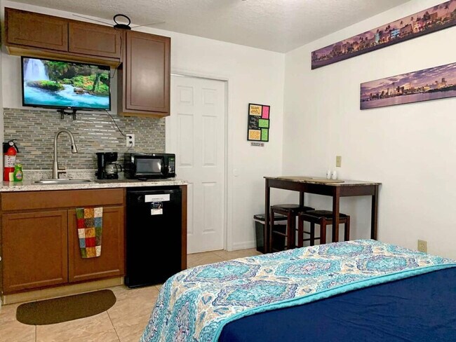 Foto del edificio - 2721 Raeford Rd