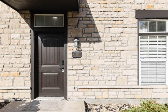Foto del edificio - 6010 Inishmore Ln