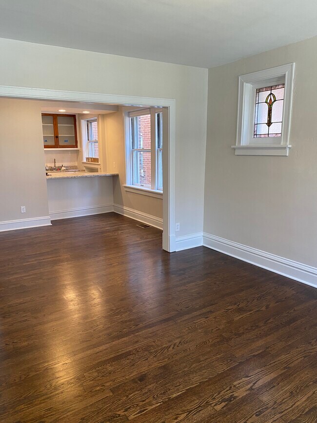 Foto del edificio - 4927 Lindenwood Ave