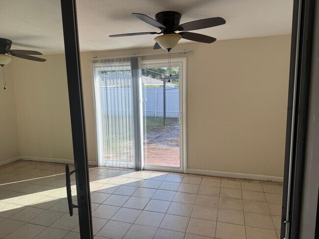 Foto del edificio - 517 SE 23rd Pl