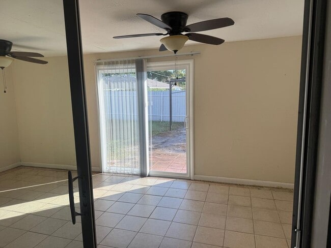 Building Photo - 517 SE 23rd Pl