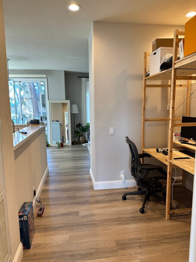 Foto del edificio - 430 Navaro Pl