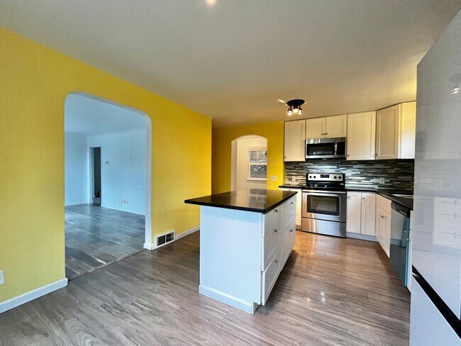 Foto del edificio - Cozy Bremerton Home on Large Corner Lot