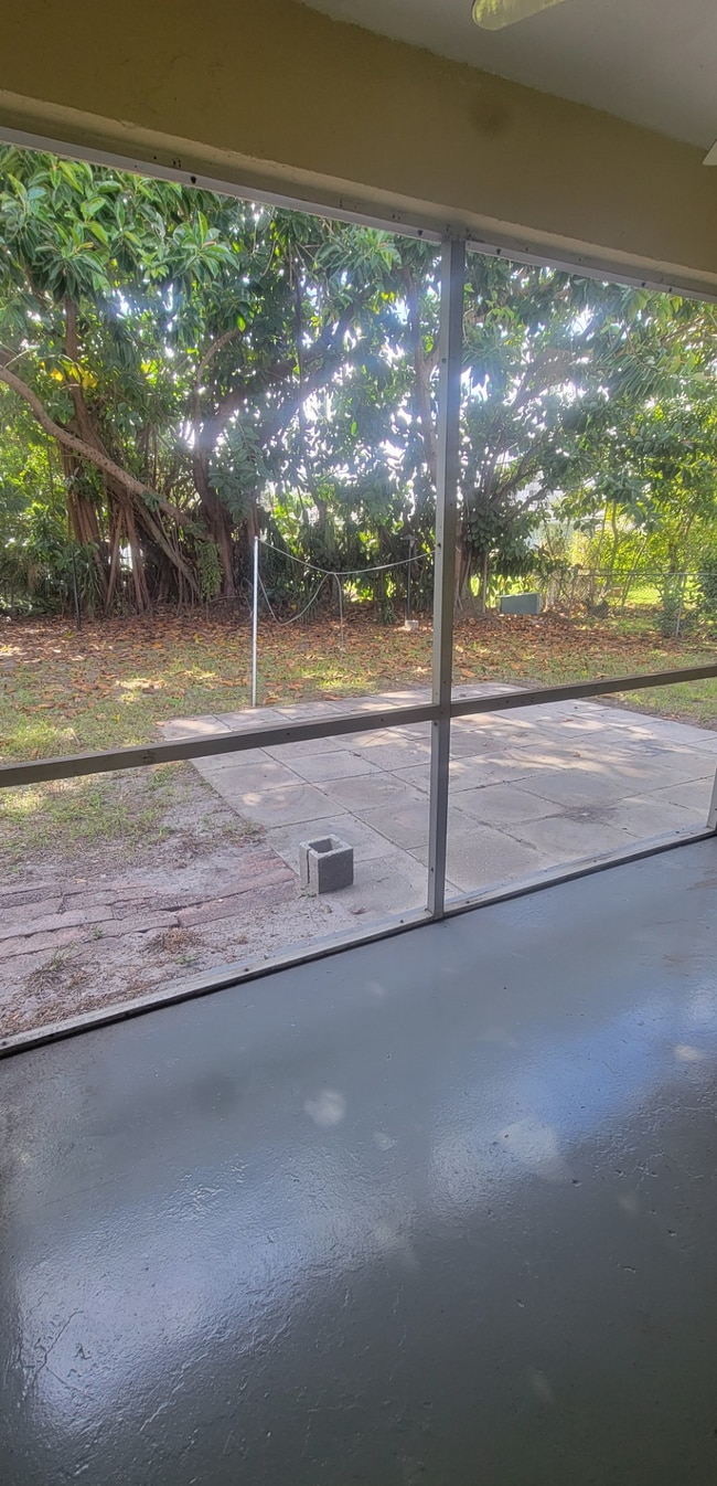 Patio trasero - 9006 NW 23rd Pl