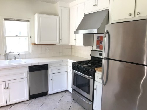 Foto del edificio - 2640 N Beachwood Dr