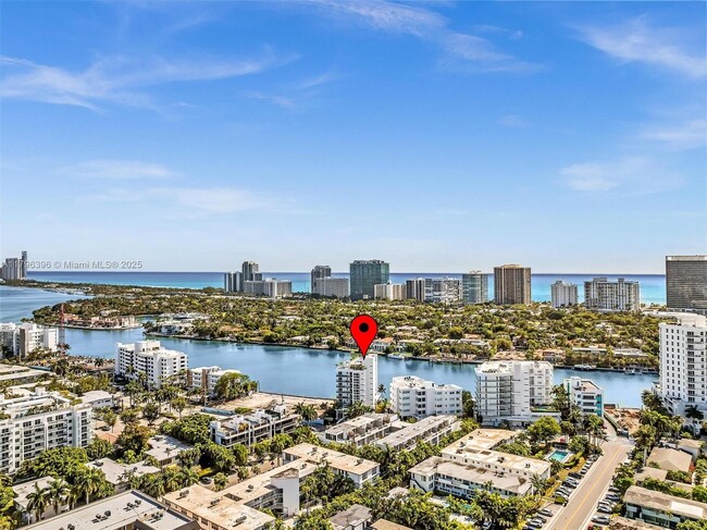 Foto del edificio - 9901 E Bay Harbor Dr