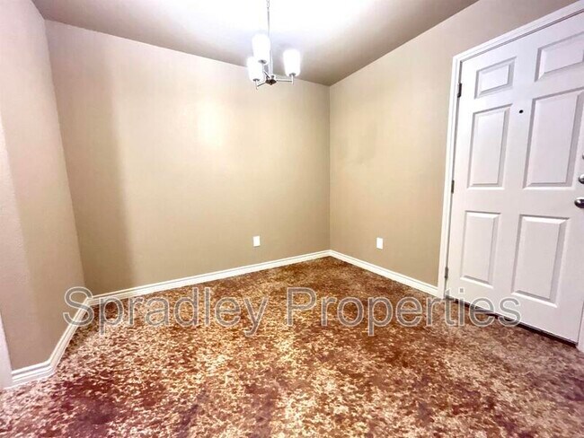 Building Photo - 1012A Llano Ct