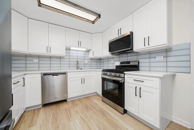 Building Photo - 1100 Stoughton Ct