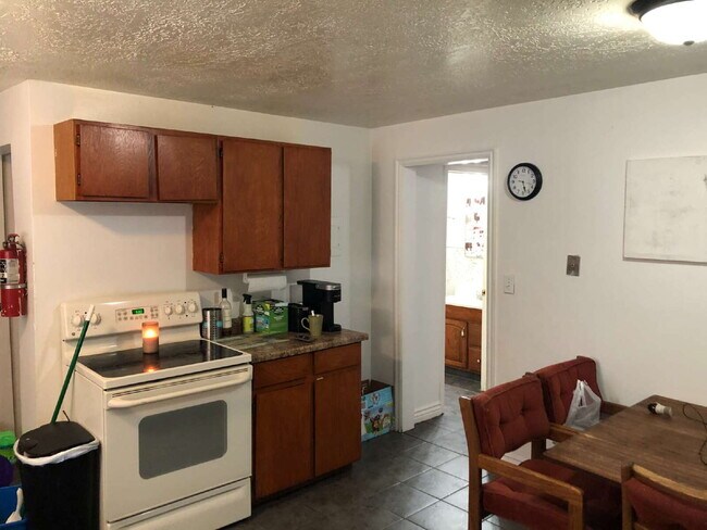 Foto del edificio - "Bright and Spacious 4-Bed Townhouse in Pr...
