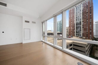 Building Photo - 75 Park Ln S