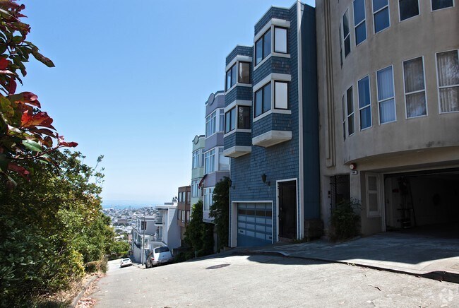 Building Photo - 559 27th St