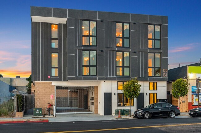 Foto del edificio - Modern 1x1 - Premier National City Location. Immediate Move-In!