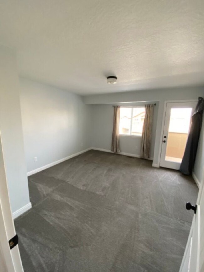 Foto del edificio - 3 Bed 2.5 Bath Townhome with Large Living ...