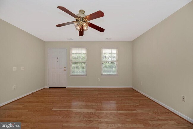 Building Photo - 703 Merry Go Round Way
