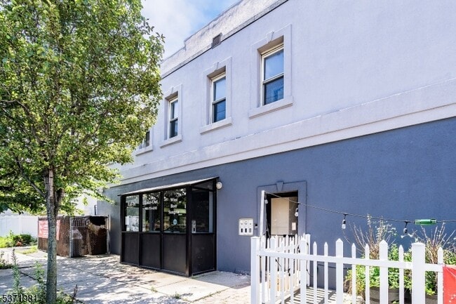 Photo - 230 Trumbull St House