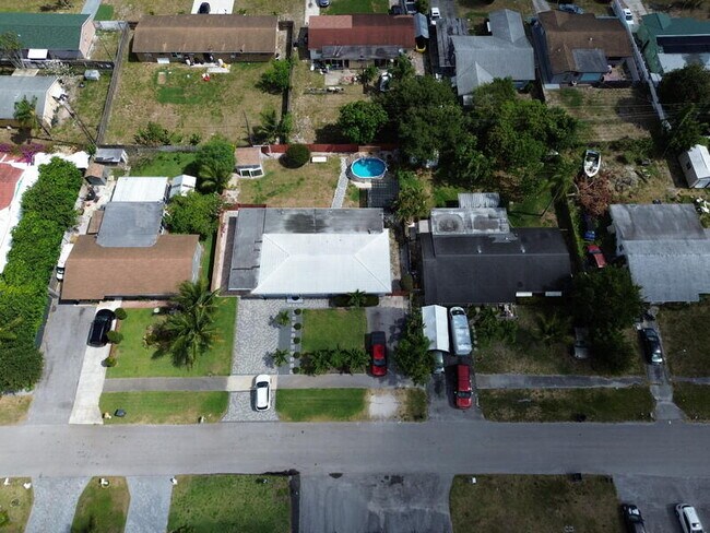 Building Photo - 4171 Waterway Dr