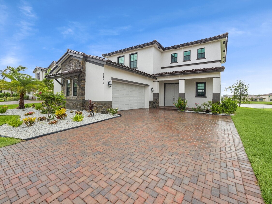 Primary Photo - 1325 Whitcombe Dr