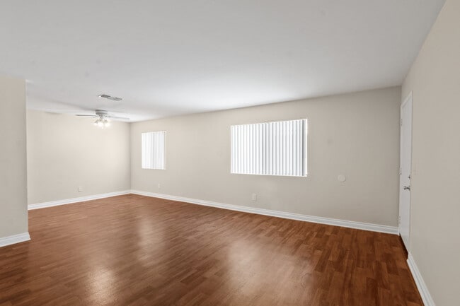 Building Photo - Emerald Court Apartments