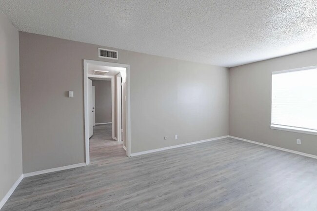 Foto del edificio - 531 Bedford Rd