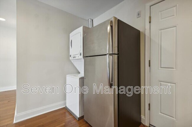 Foto del edificio - 6066 Ridge Ave