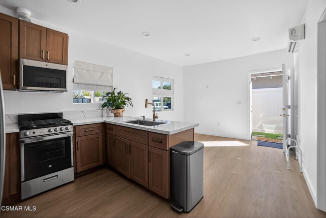 Foto del edificio - 7817 Nita Ave