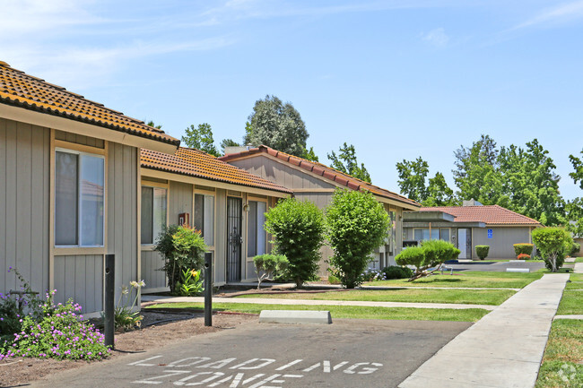 Building Photo - Yosemite Apartments