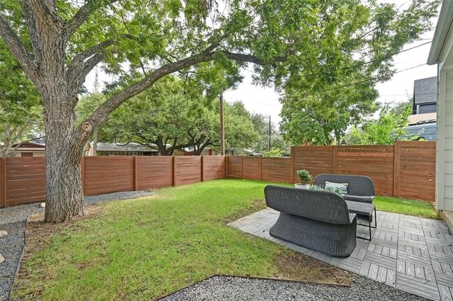 Building Photo - 2502 Southland Dr