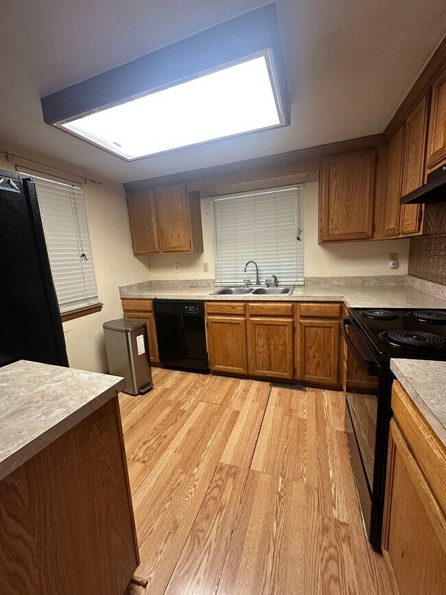 Foto del edificio - Townhome in Aurora nearby I-225