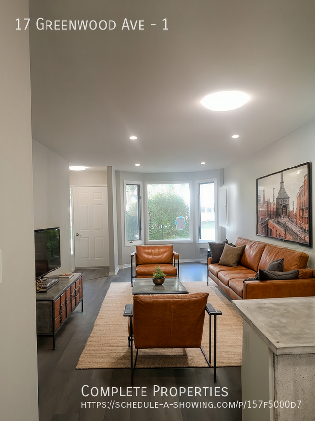 Photo du bâtiment - Bright 2 Bedroom Main floor unit with mode...