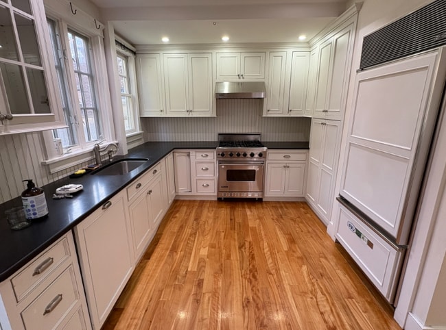 Building Photo - 7 Standish St