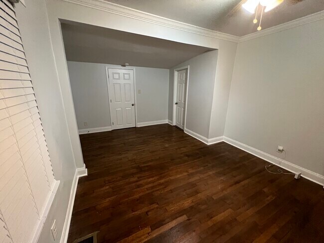 Master bedroom - 189 Claire Dr SE