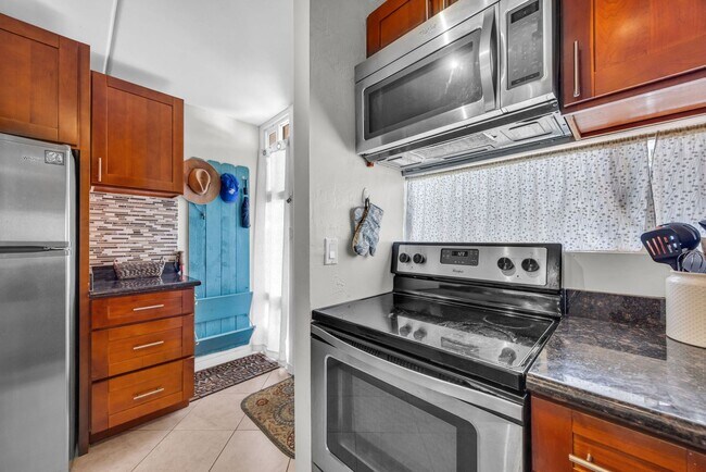 Foto del edificio - West Maui 2BD Condo Across from Beach Park | Furnished | Ground Floor