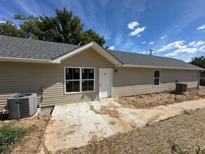 Building Photo - 35 Wyatt Ln