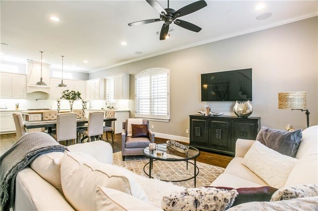 Foto del edificio - 3241 Hugo Pl