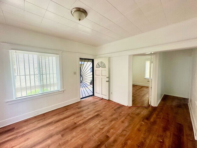 Foto del edificio - 732-738 Gaviota LB