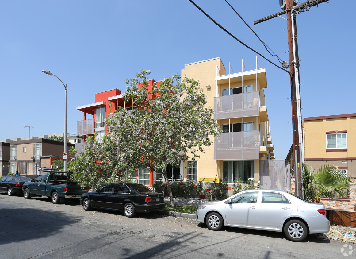 Foto del edificio - Fiesta House Senior Housing