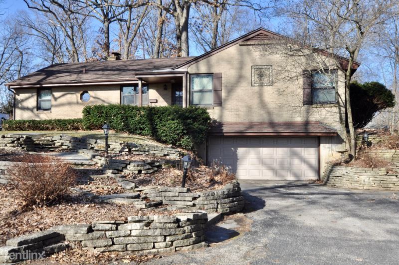 Primary Photo - 3 br, 2.5 bath House - 220 Hilton Ave.