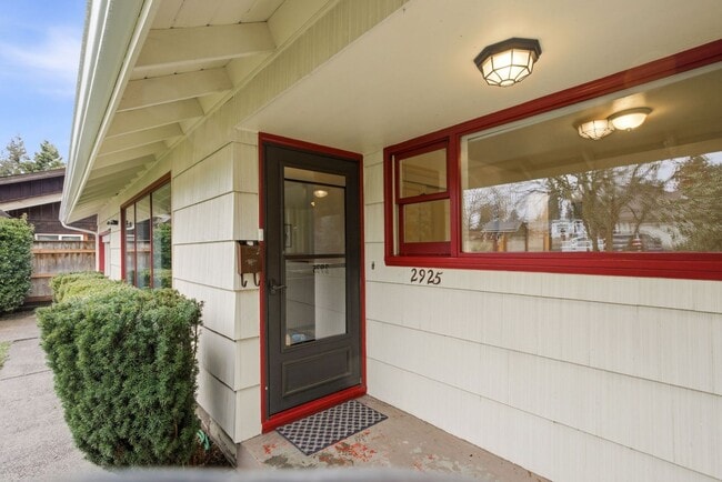 Building Photo - 3 Bedroom House in Southwest Eugene