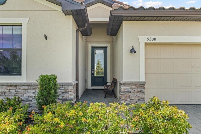 Foto del edificio - 5308 Coral Reef Wy