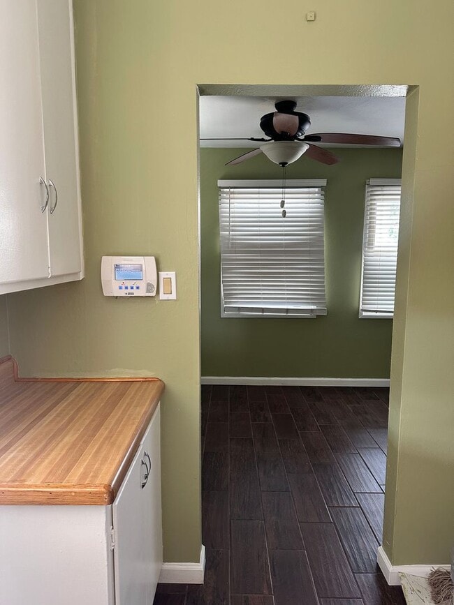 Foto del edificio - 3 bed with 1 bath - ALL TILE through out home