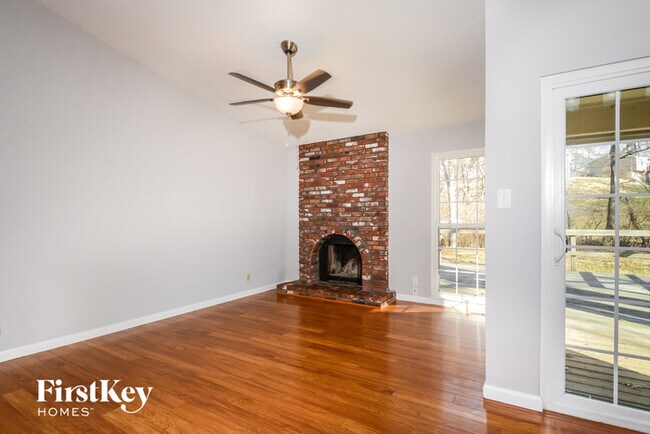 Building Photo - 213 Hollyberry Ct
