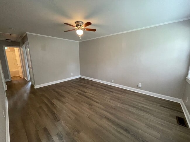 Building Photo - Gorgeous 2BR/1BA Duplex near Selwyn and Pa...