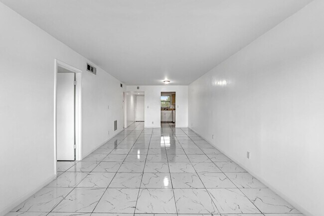 Foto del edificio - 1000 Manatee Rd