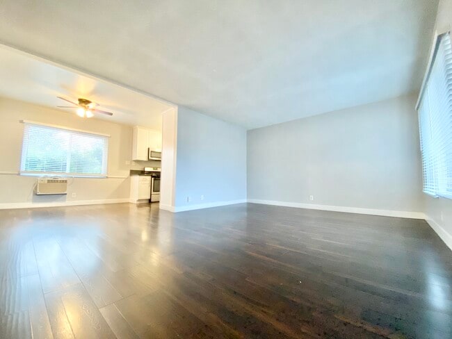 Building Photo - 1256 Tamarind Ave