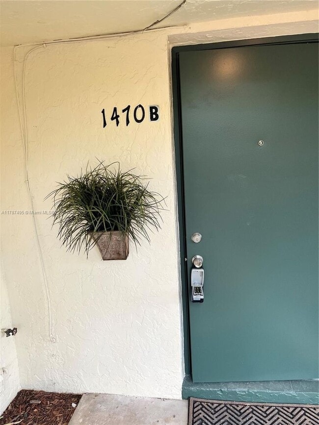 Building Photo - 1470 SW 2nd Ave